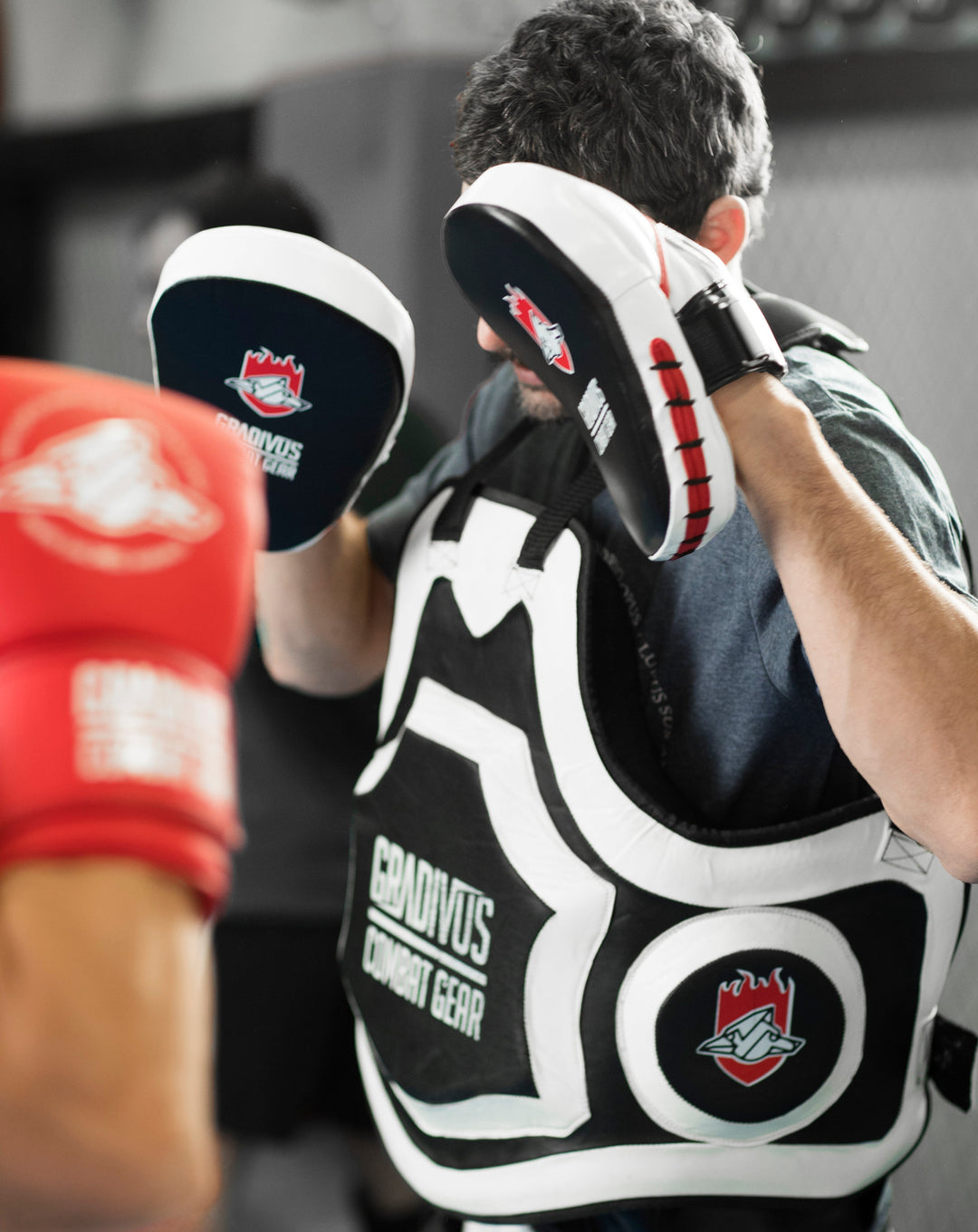 Focos de Boxeo Cuero autentico hecho a mano importado artes marciales boxing kickboxing muay thai k1 sambo mma bellator ufc mars gradivus artes marciales artes de marte entrenador instructor negro blanco entrenamiento
