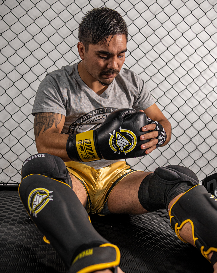 guantes boxeo sparpro cuero autentico vaca box boxing kickboxing muay thai sambo mma ufc bellator glory artes marciales mars gradivus hecho a mano importado subete al ring entrenar hace bien salud y deporte deporte combate full contact sparring negro amarillo