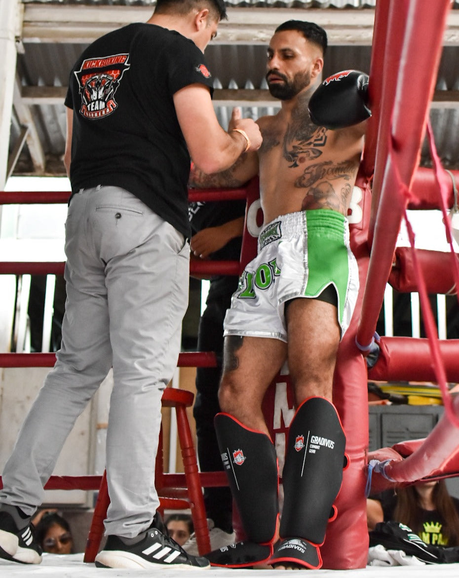 canilleras kick pro std mars gradivus kickboxing muay thai k1 sambo mma ufc bellator gimnasio academia artes de marte emblema animales sagrados negro rojo noche de titanes
