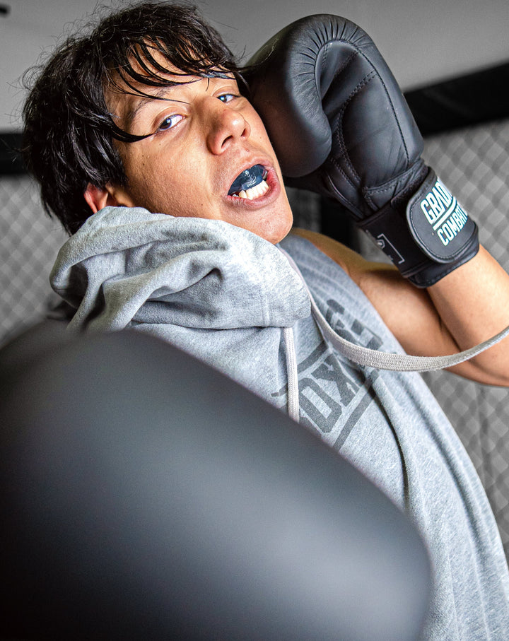 Guantes de boxeo classic clasico boxing box kickboxing muay thai k1 sambo mma ufc bellator artes marciales mars gradivus subete al ring jaula deporte salud entrenamiento pelea combate full contact negro blanco