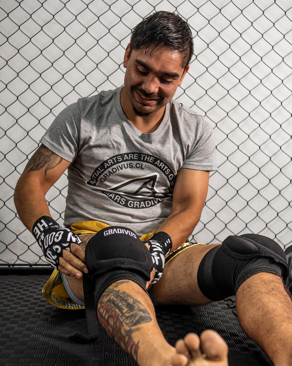 rodilleras k1 kickboxing sparpro sparring pelea artes marciales sambo mma ufc bellator mars gradivus subete al ring jaula gimnasio deporte full contacto combate