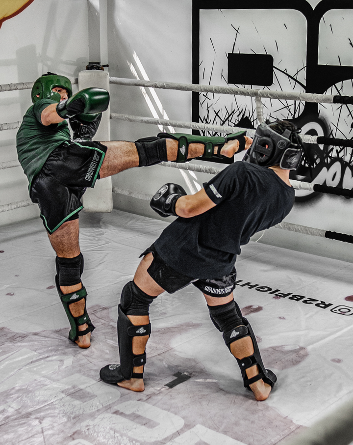Canilleras Kick SparPro Kickboxing mma sambo muay thai k1 artes marciales mars gradivus combat gear deporte combate full contact pelea salud verde blanco