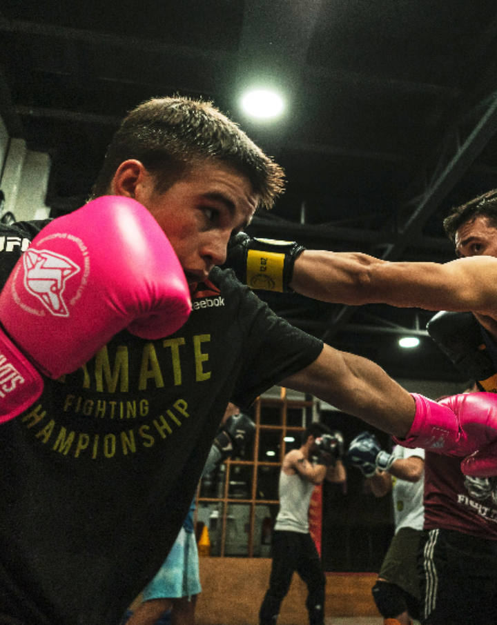 guantes de boxeo rosado gradivus poder femenino mujer girl fight kickboxing k1 muay thai ufc bellator artes marciales 