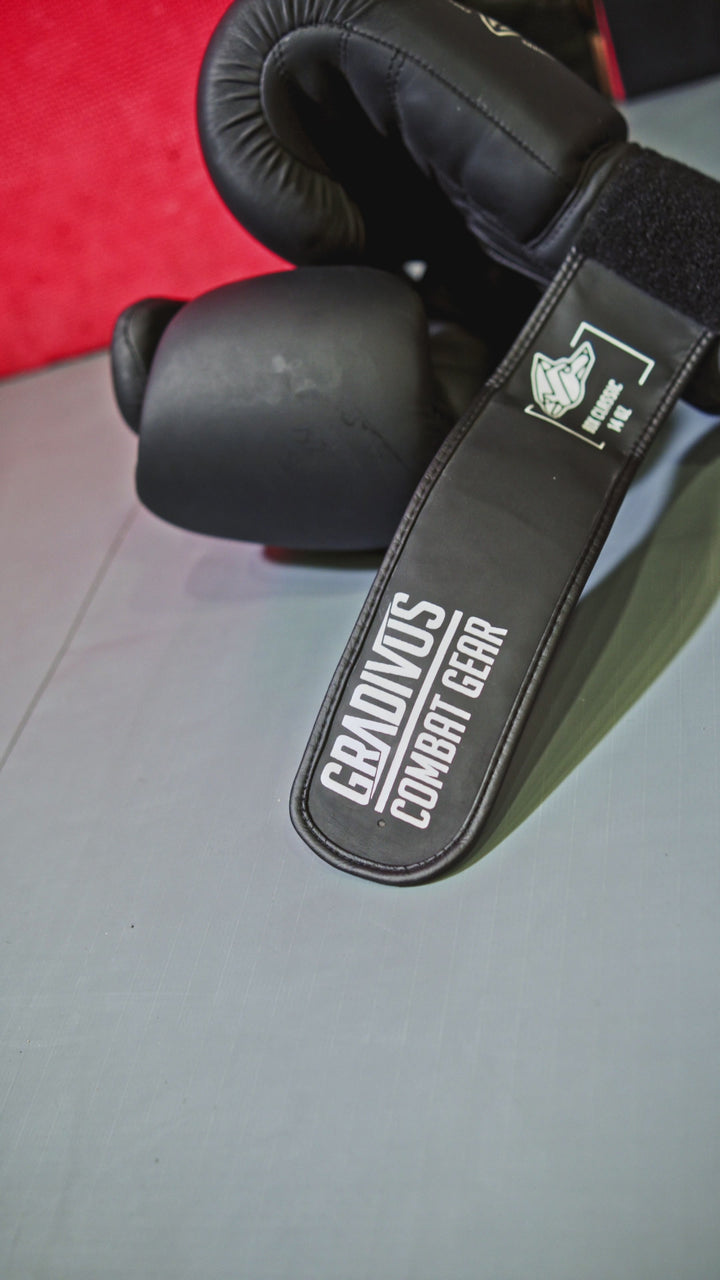 Guantes de boxeo classic clasico boxing box kickboxing muay thai k1 sambo mma ufc bellator artes marciales mars gradivus subete al ring jaula deporte salud entrenamiento pelea combate full contact negro blanco