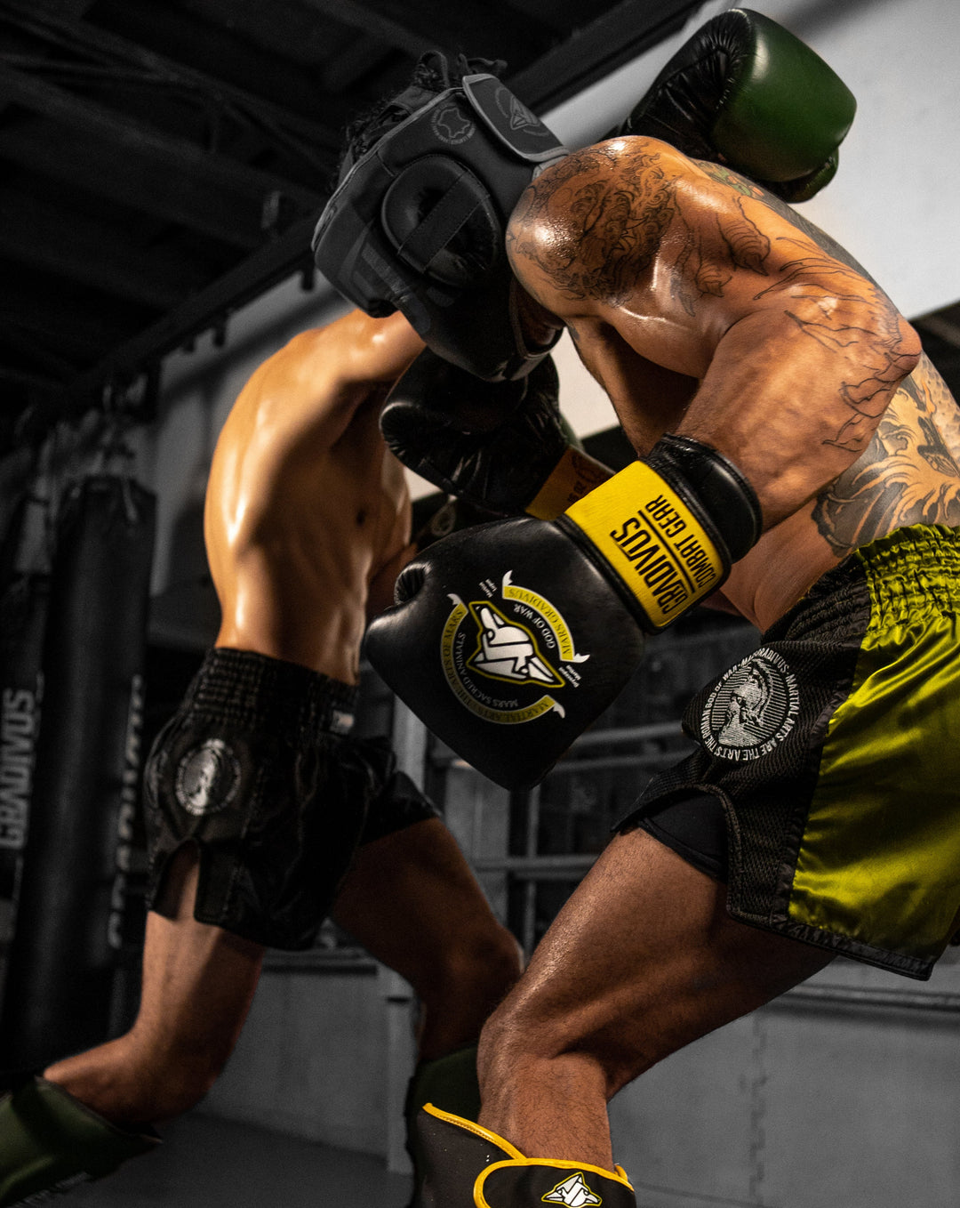 guantes boxeo sparpro cuero autentico vaca box boxing kickboxing muay thai sambo mma ufc bellator glory artes marciales mars gradivus hecho a mano importado subete al ring entrenar hace bien salud y deporte deporte combate full contact sparring negro amarillo