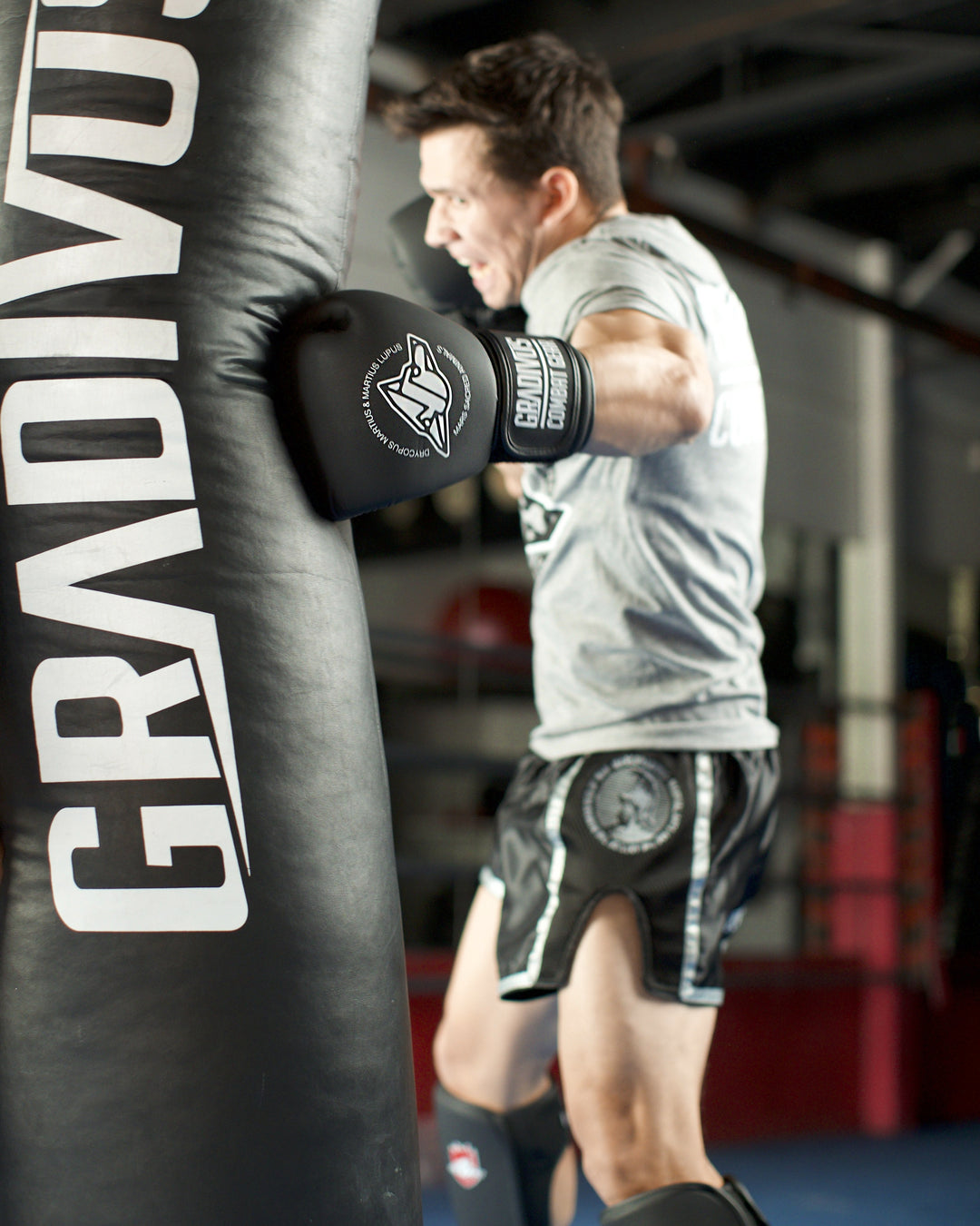 Guantes de boxeo classic clasico boxing box kickboxing muay thai k1 sambo mma ufc bellator artes marciales mars gradivus subete al ring jaula deporte salud entrenamiento pelea combate full contact negro blanco