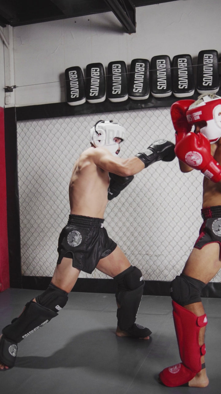 rodilleras k1 kickboxing sparpro sparring pelea artes marciales sambo mma ufc bellator mars gradivus subete al ring jaula gimnasio deporte full contacto combate