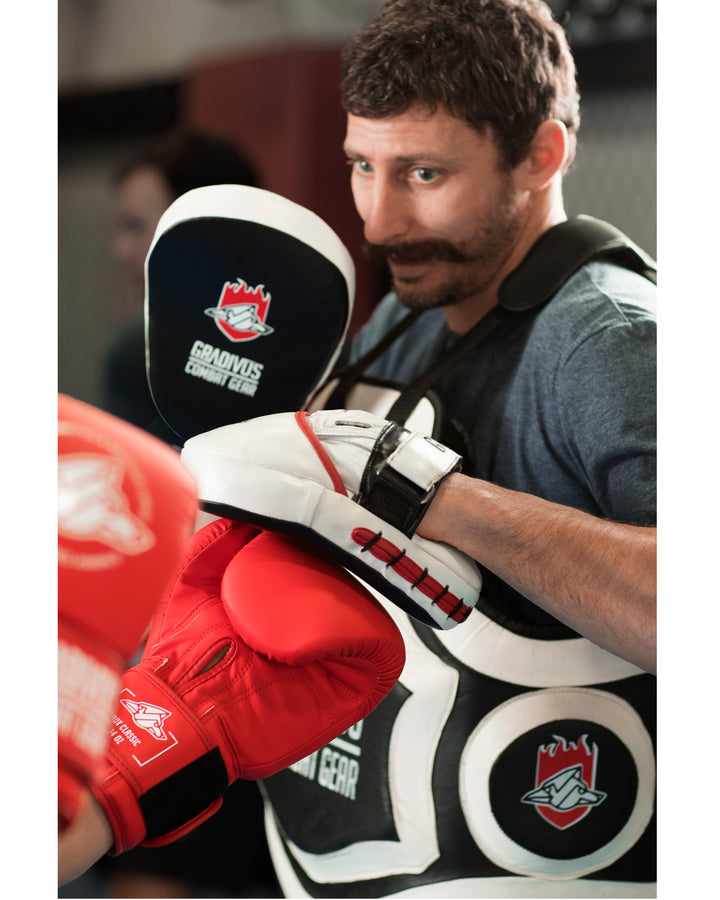 Focos de Boxeo Cuero autentico hecho a mano importado artes marciales boxing kickboxing muay thai k1 sambo mma bellator ufc mars gradivus artes marciales artes de marte entrenador instructor negro blanco entrenamiento